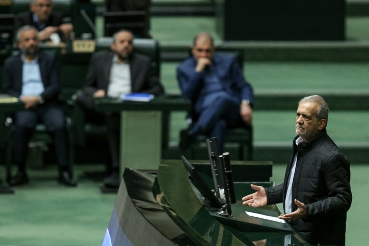 به شهدای خدمت که خدمتگزار مردم بودند، افتخار می‌کنیم