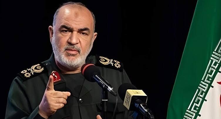 سرلشکر سلامی: رژیم صهیونی با ایران درگیر شود از بین میرود سرلشکر سلامی: رژیم صهیونی با ایران درگیر شود از بین میرود