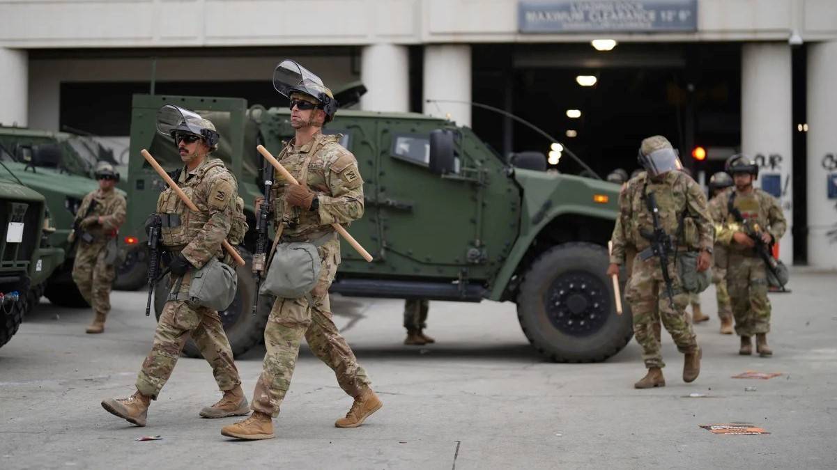 درگیری معترضان با پلیس در لسآنجلس درمیان ادامه حملات دولت ترامپ به مهاجران درگیری معترضان با پلیس در لسآنجلس درمیان ادامه حملات دولت ترامپ به مهاجران