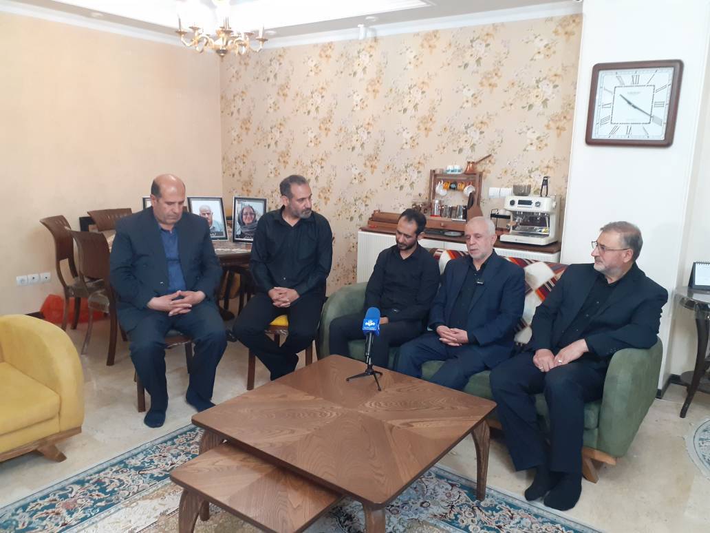 دیدار معاون رئیس جمهور با خانواده شهیدان حاجی سلطانی و مکتبی