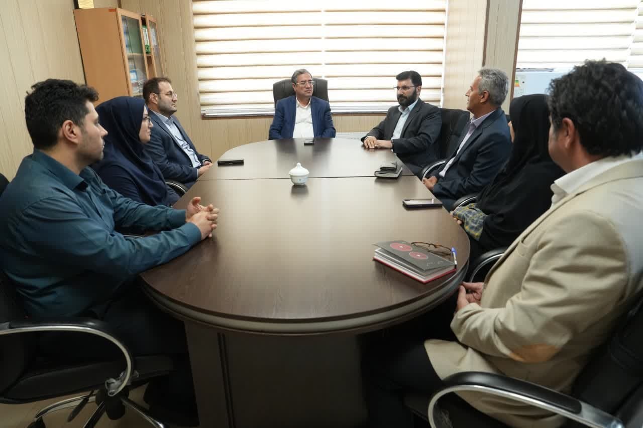 بازدید استاندار آذربایجان‌غربی از دفتر هماهنگی امور سرمایه‌گذاری و اشتغال استانداری