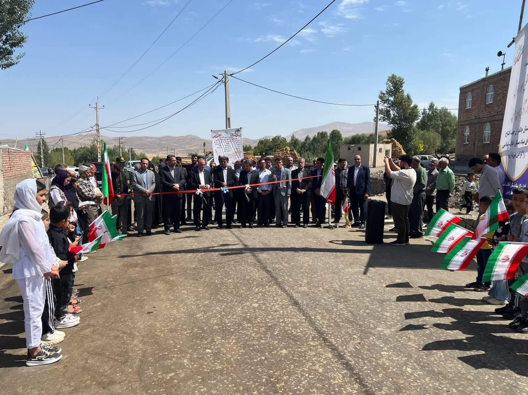 افتتاح ۱۳۶ پروژه عمرانی در حوزه طرح هادی و آسفالت‌ریزی معابر روستایی چالدران