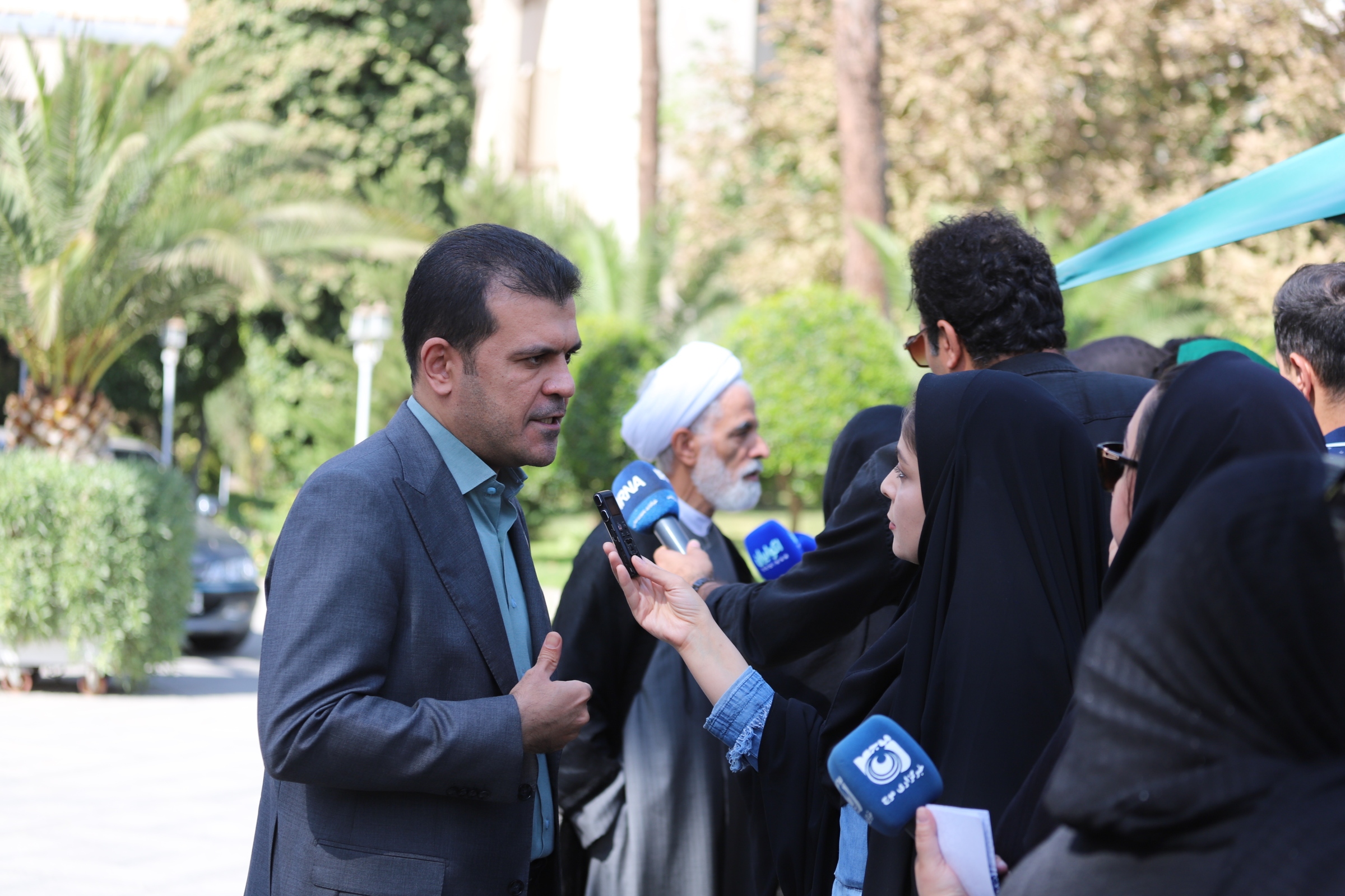 بورس اساتید جوان به چین بورس اساتید جوان به چین