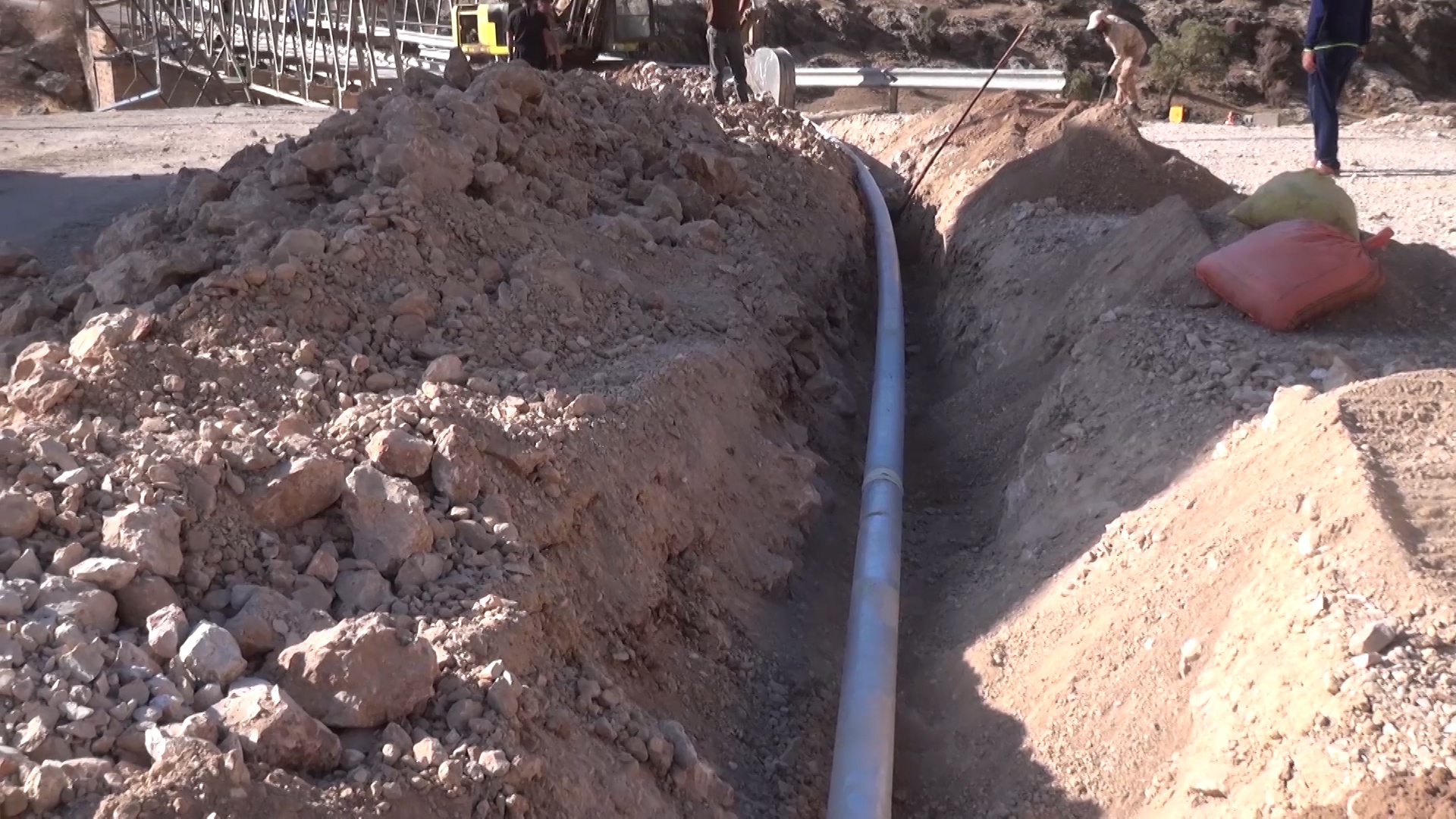 اجرای طرح انتقال آب به روستا‌های دوپلان و گل سفید شهرستان کیار