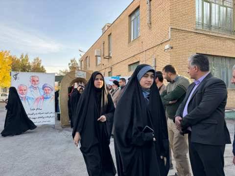 اعزام دانش‌آموزان دختر آباده به مناطق عملیاتی جنوب