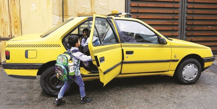 واژگونی سرویس مدرسه در نهاوند و مصدومیت ۶ دانش آموز واژگونی سرویس مدرسه در نهاوند و مصدومیت ۶ دانش آموز