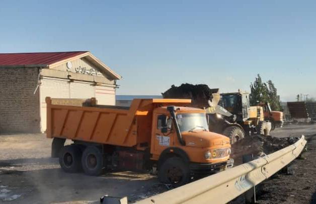 جمعآوری نخالههای ساختمانی در جاده شهید کلانتری ارومیه جمعآوری نخالههای ساختمانی در جاده شهید کلانتری ارومیه