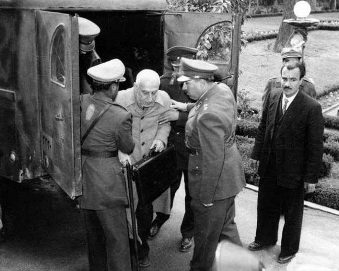 بازخوانی جنایتهای آمریکا علیه ملت ایران؛ از کودتای ۲۸ مرداد تا جنگ تحمیلی ۱۲ روزه بازخوانی جنایتهای آمریکا علیه ملت ایران؛ از کودتای ۲۸ مرداد تا جنگ تحمیلی ۱۲ روزه