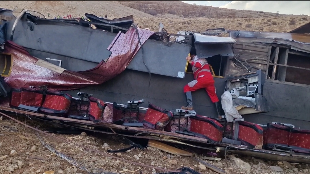 واژگونی اتوبوس مسافربری در مسیر سمیرم به یاسوج