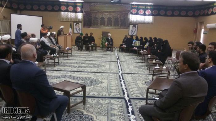 دیدار جمعی از خانواده های شهدای مدافع حرم و خانواده شهید احمدی روشن  با نماینده ولی فقیه در استان یزد