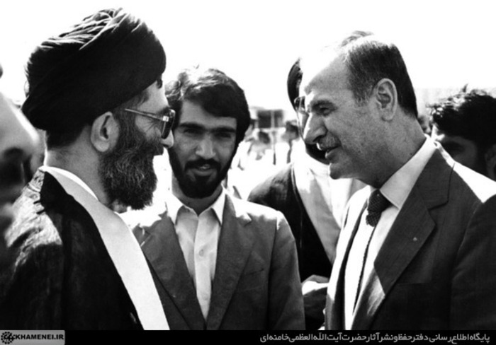 گفتگوی حضرت آیت‌الله خامنه‌ای و مرحوم حافظ اسد در فرودگاه دمشق به هنگام ورود به خاک سوریه