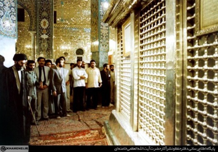 تشرف حضرت آیت‌الله خامنه‌ای به حرم حضرت زینب کبری (سلام‌الله‌علیها)