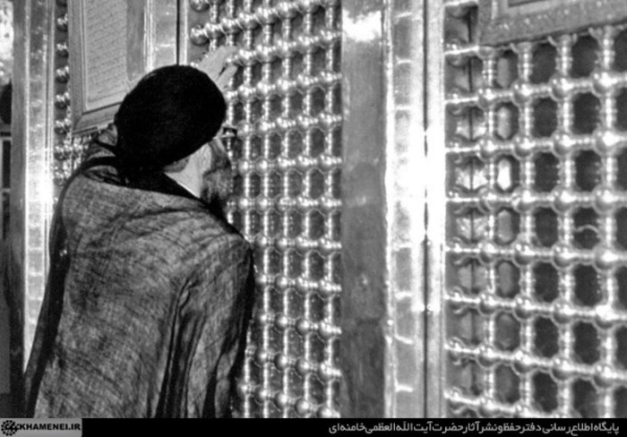 تشرف حضرت آیت‌الله خامنه‌ای به حرم حضرت زینب کبری (سلام‌الله‌علیها)