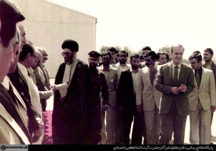 بدرقه حضرت آیت‌الله خامنه‌ای و هیات همراه از سوی مرحوم حافظ اسد و مقامات سوری