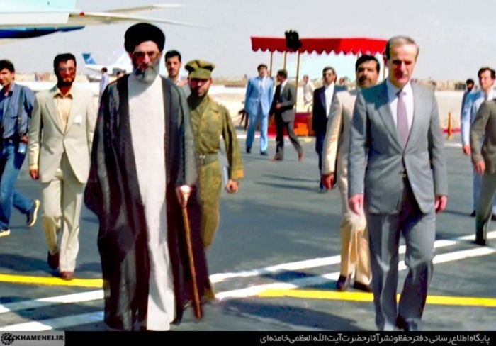 بدرقه حضرت آیت‌الله خامنه‌ای و هیات همراه از سوی مرحوم حافظ اسد و مقامات سوری