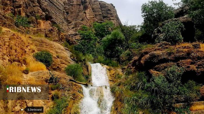 آبشار چم چیت (آبشار آب گرمه )

عکس: سعیده دریکوند