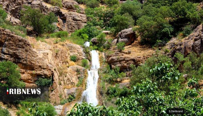 آبشار چم چیت (آبشار آب گرمه )

عکس: سعیده دریکوند